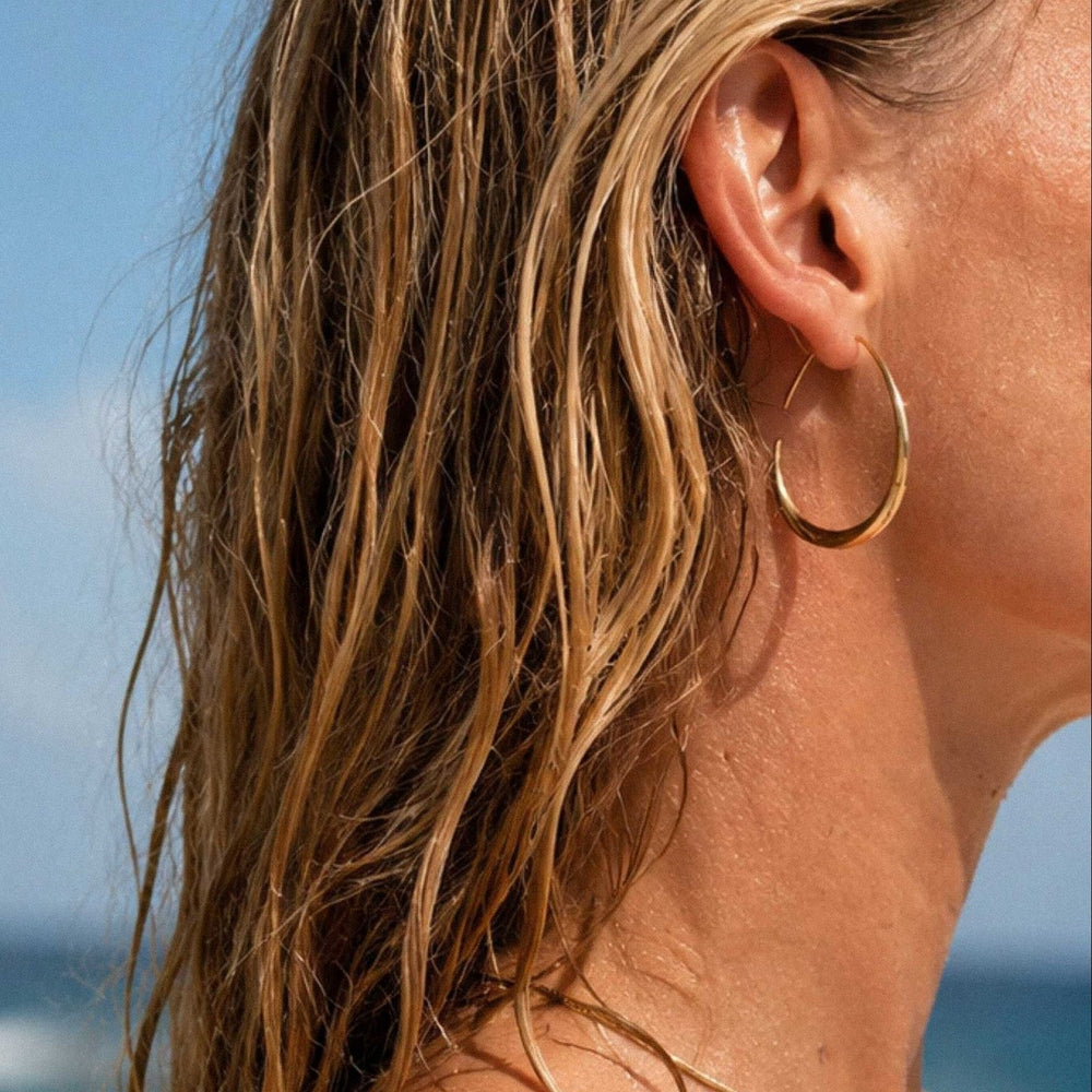 The gold hoop worn at the beach with wet hair