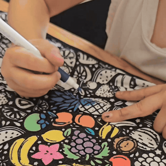 Colouring the CuddleArt blanket with fabric markers