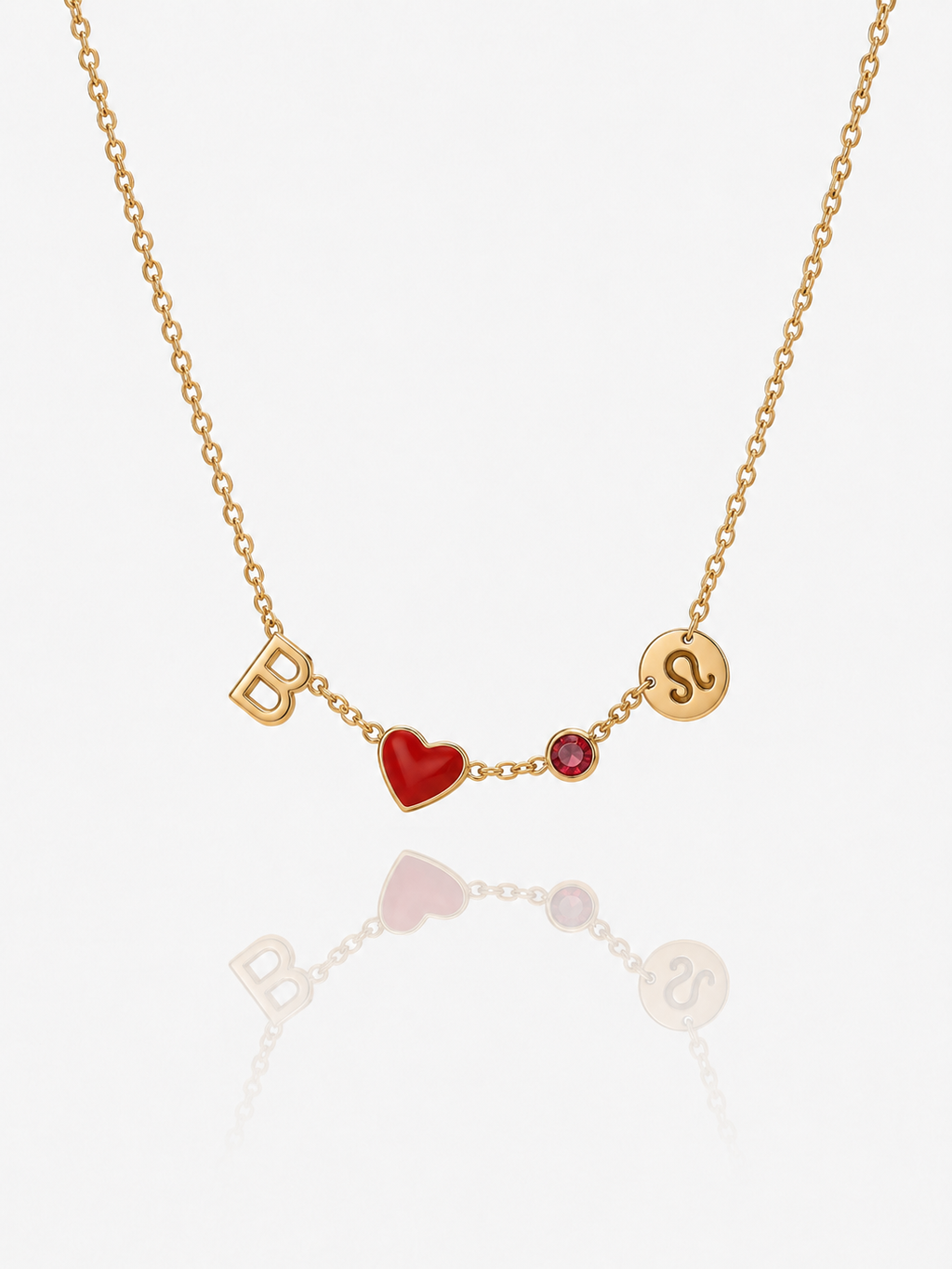 Collier initiale cœur personnalisé porté