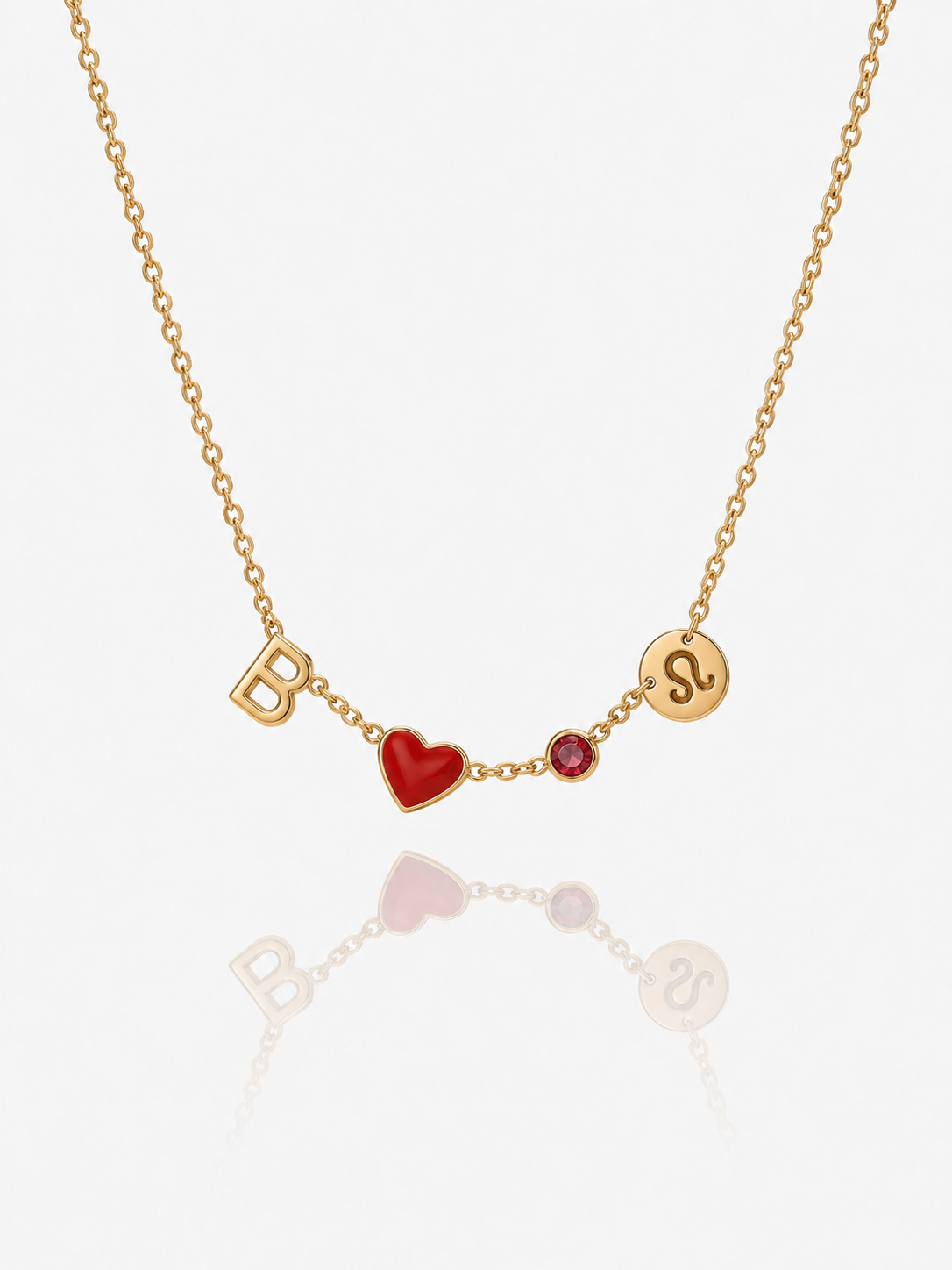 Collier initiale cœur personnalisé porté