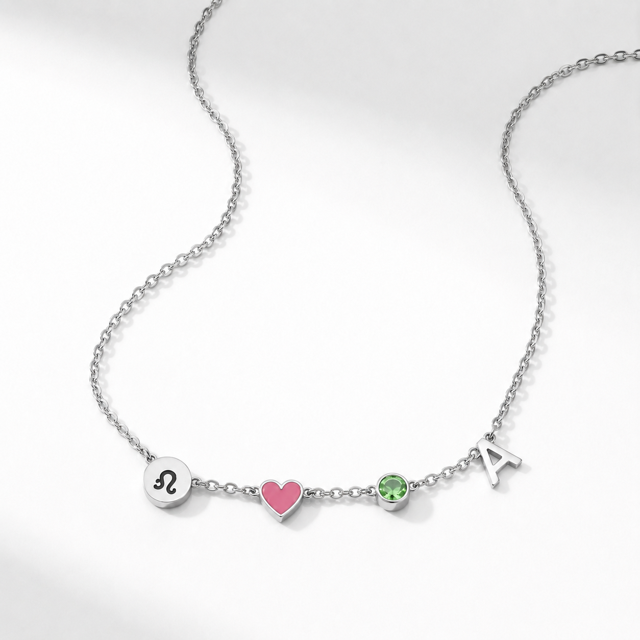Collier initiale cœur, composition de pendentifs